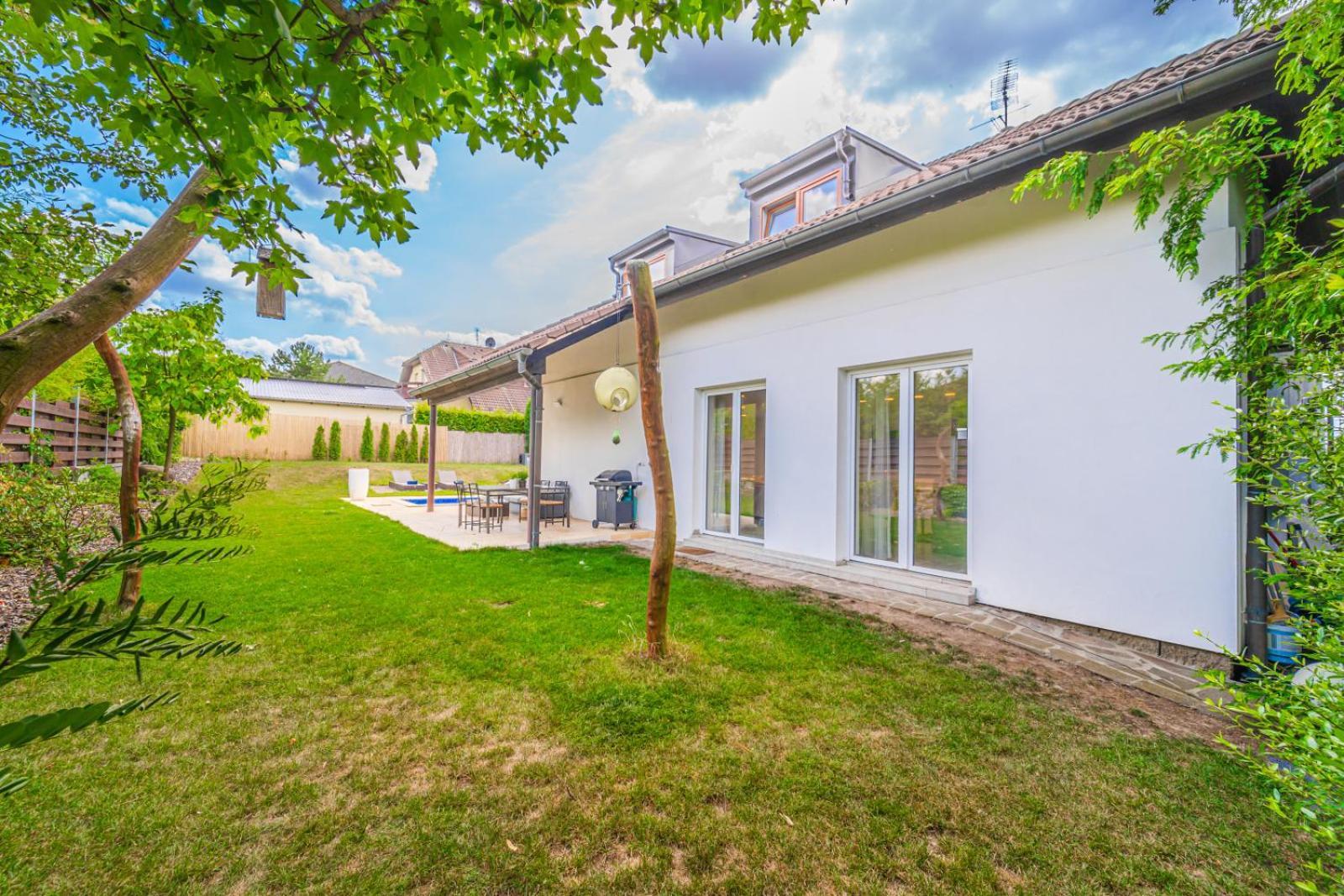 Vila Sara S Bazenem A Infrasaunou Na Kraji Prahy Zbuzany Exterior photo
